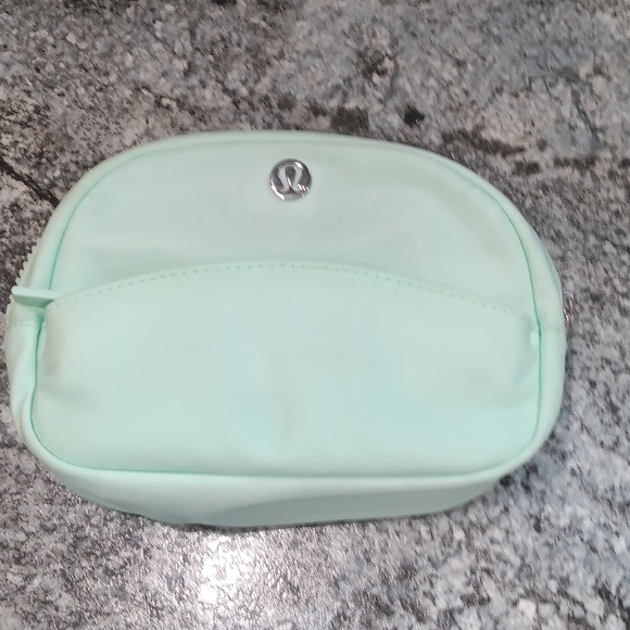 Go Getter Pouch Mini Lululemon Bag - Picture 6 of 17